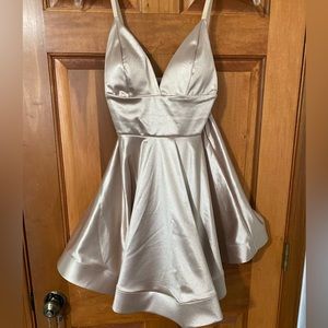 Champagne colored cupcake formal dress. Brand: Akira Size:small.